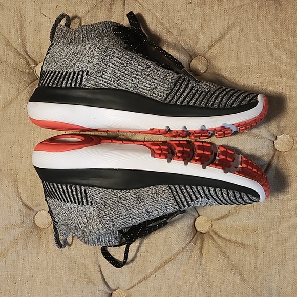 Under Armor gray slip-on run strong size 5 kids sneaker - Picture 3 of 6